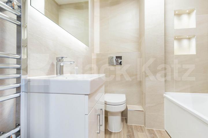 Smart and modern 1 bedroom property close to Victoria line station zone 2 Moray Road, Finsbury Park